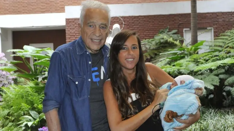 Alberto Cormillot, Estefanía Pasquini y Emilio, su hijo.