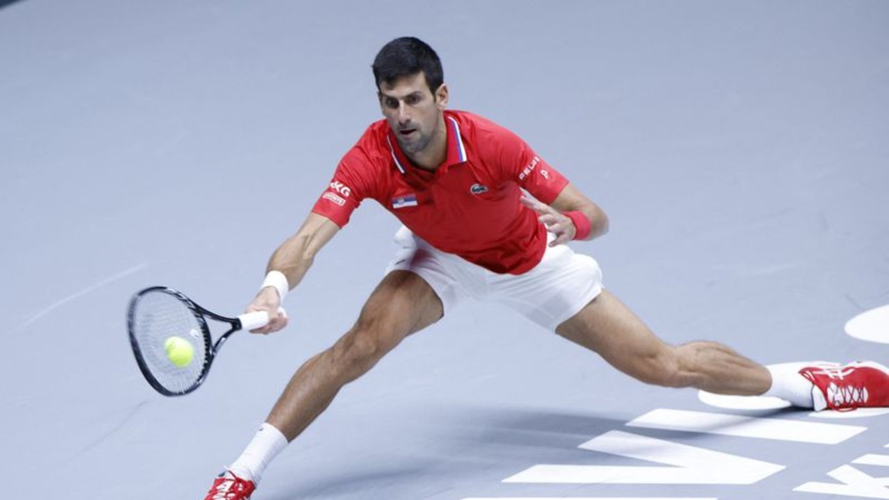 Djokovic se retira de la ATP Cup y aumenta dudas sobre su participación en Abierto de Australia