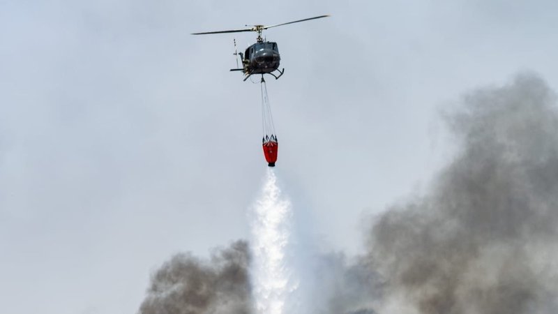 Cayó un helicóptero que combatía incendios en Neuquén