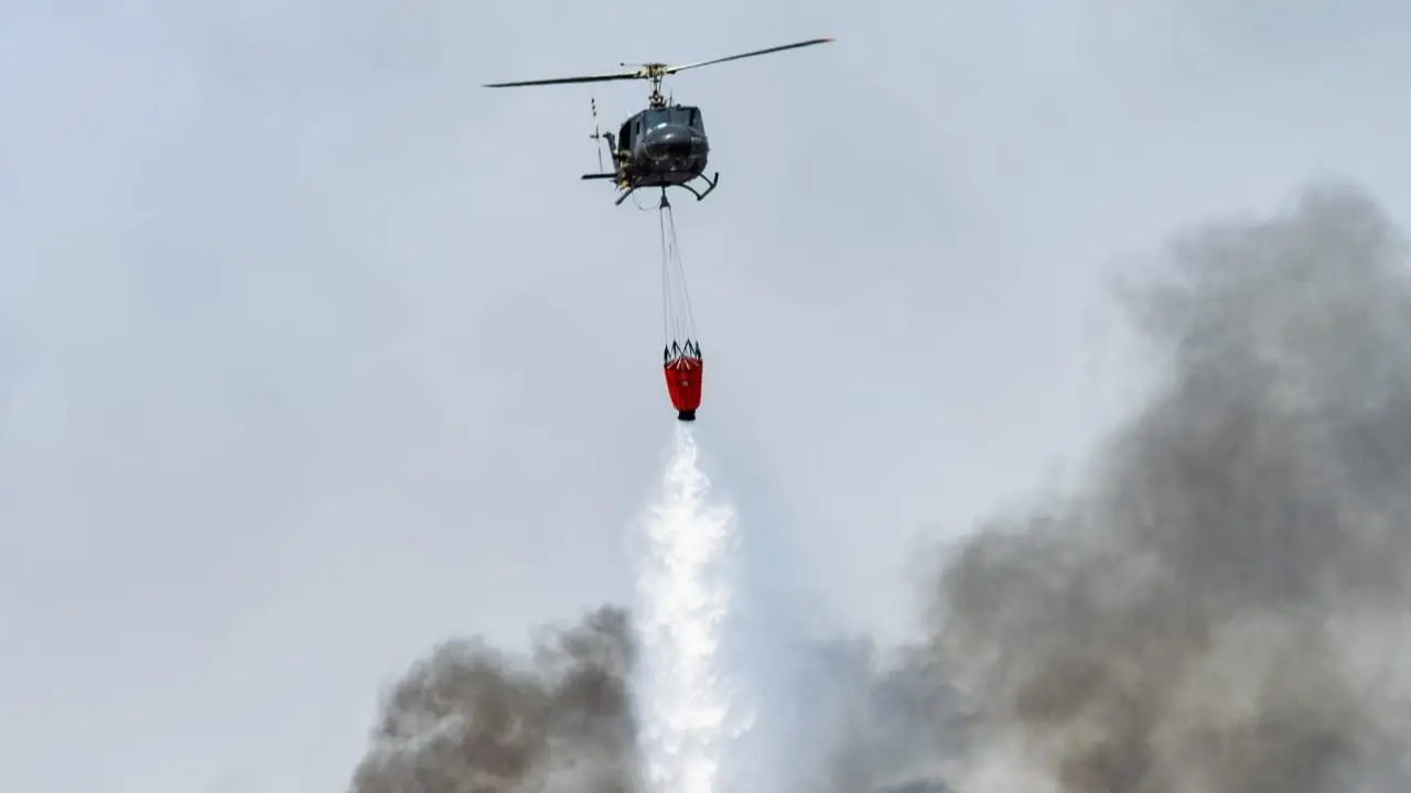 Cayó un helicóptero que combatía incendios en Neuquén