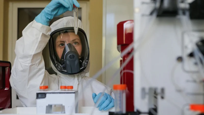 Estudian la transmisibilidad de una nueva versión de la variante Ómicron de coronavirus