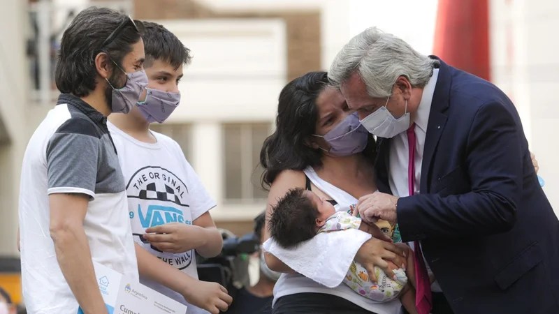 PROCREAR: Alberto Fernández encabezó la entrega de viviendas para más de 140 familias