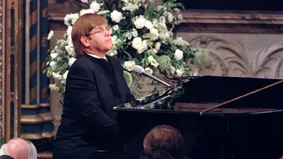 La abadía de Westminster presionó para que Elton John tocara en el funeral de la princesa Diana La abadía de Westminster presionó para que Elton John tocara en el funeral de la princesa Diana