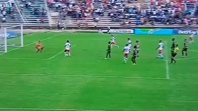 El equipo que ascendió porque el rival "fue para atrás" sumó un nuevo escándalo