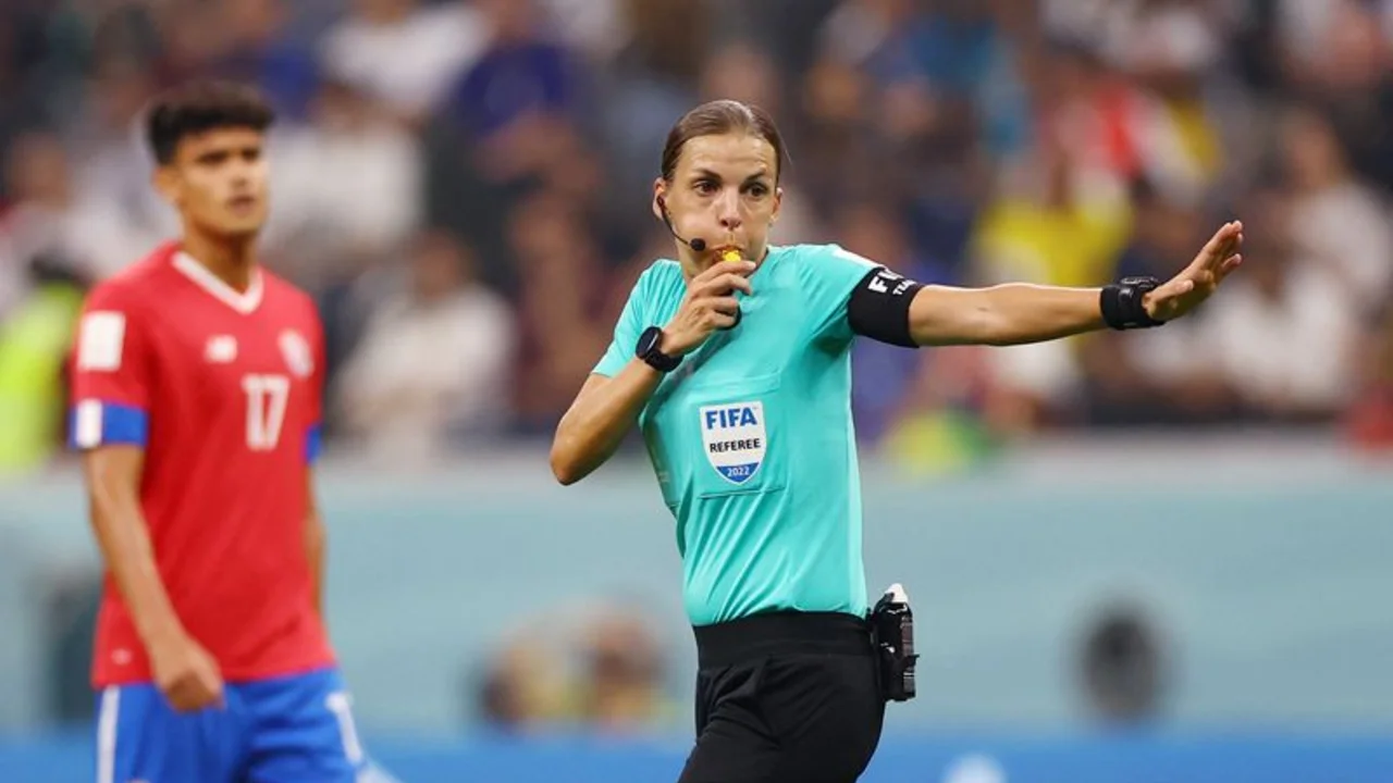 Stephanie Frappart llega a lo más alto de su periplo arbitral en el Mundial