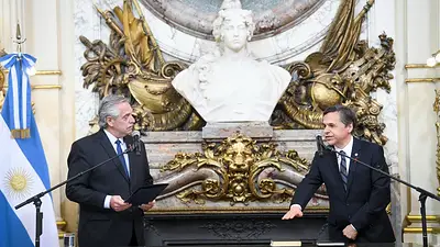 Alberto Fernández le tomó juramento a Giuliano como ministro de Transporte Alberto Fernández le tomó juramento a Giuliano como ministro de Transporte