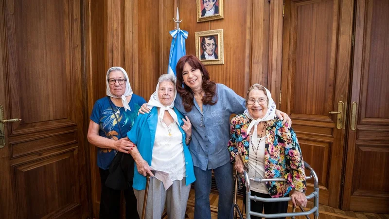 Cristina Kirchner recibió a Madres de Plaza de Mayo en el Senado