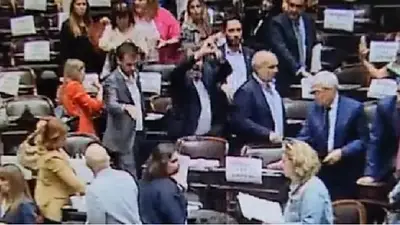 El gesto obsceno de Ritondo a Cecilia Moreau en la Cámara de Diputados: "Venezolana" El gesto obsceno de Ritondo a Cecilia Moreau en la Cámara de Diputados: "Venezolana"