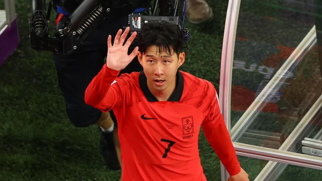Son dice que vivió los "seis minutos más largos" de su vida antes de clasificación Corea a octavos
