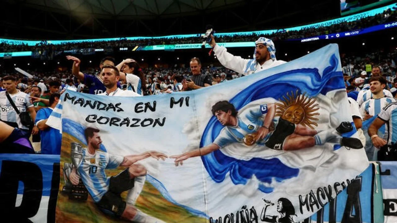 Argentinos quieren ser Messi pero en realidad son más como Maradona, dice escritor