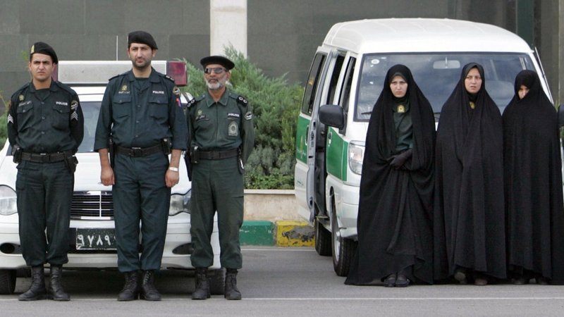 Irán avanza sobre la policía de la moral y aseguran que la habría eliminado