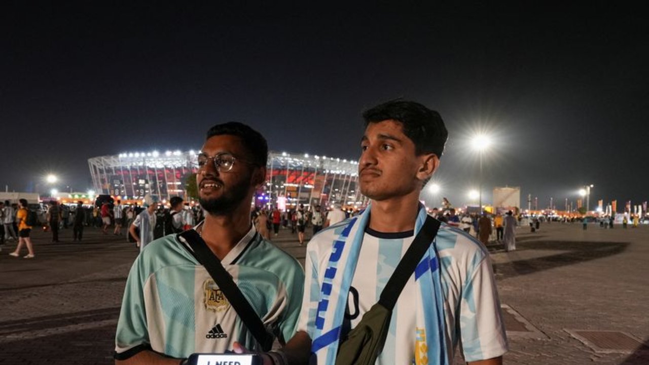Aficionados recurren cada vez más a vendedores ilegales en Qatar buscando boletos para el Mundial
