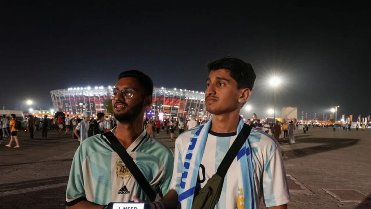 Aficionados recurren cada vez más a vendedores ilegales en Qatar buscando boletos para el Mundial