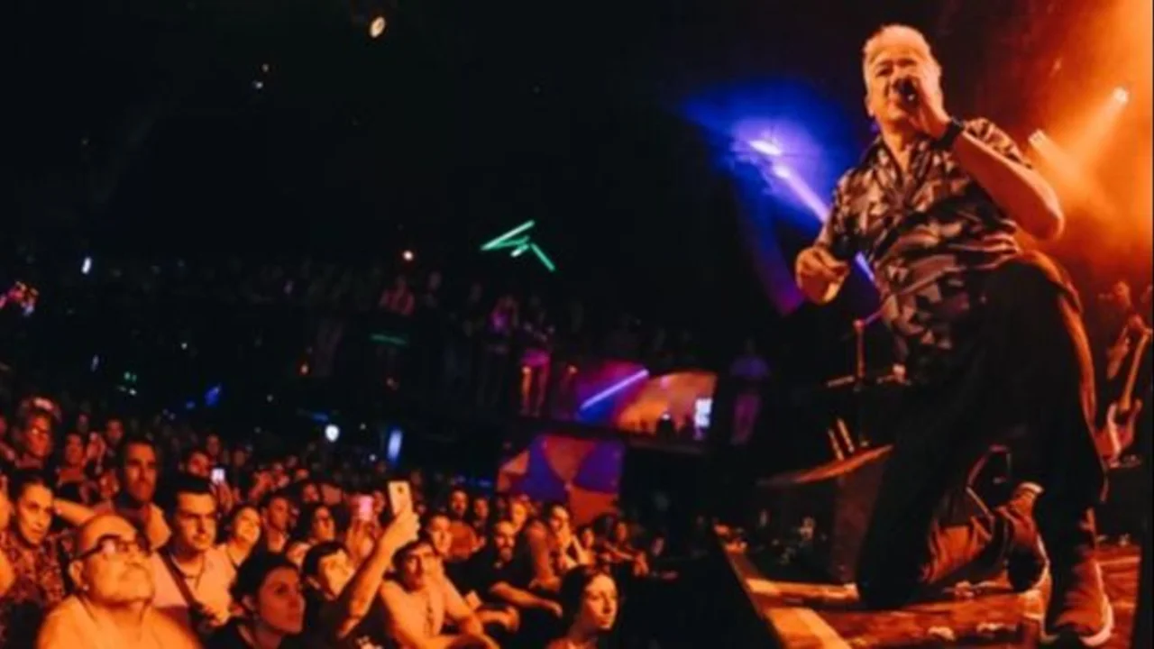 Virus banda argentina. Show en el Luna Park.