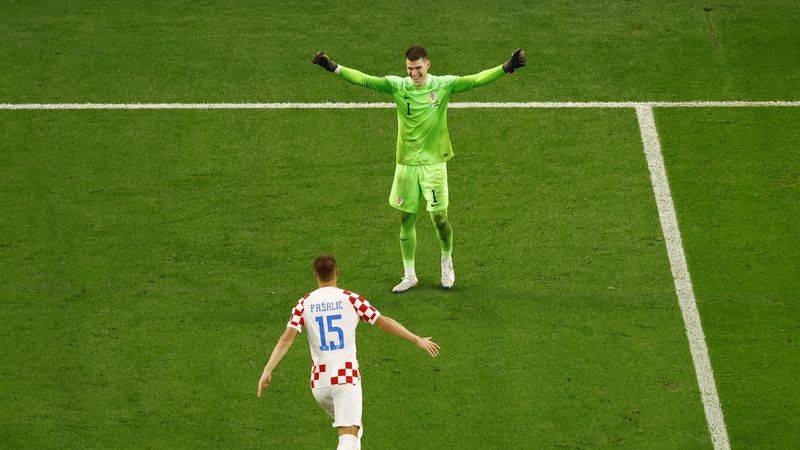Livakovic confía en su instinto y es el héroe de Croacia en los penales contra Japón