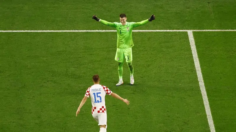 Livakovic confía en su instinto y es el héroe de Croacia en los penales contra Japón
