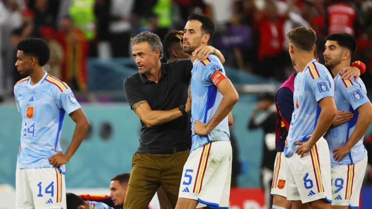 DT de España Luis Enrique elogia a su equipo por apegarse al plan pese a eliminación