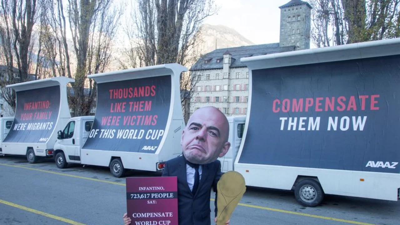 Activistas llevan protesta de trabajadores de Qatar a la ciudad natal de Infantino