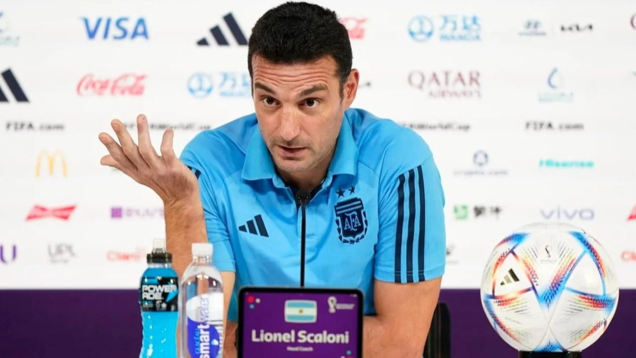 El fuerte cruce de Scaloni con los periodistas: "No sé si jugamos para Argentina o para Holanda"