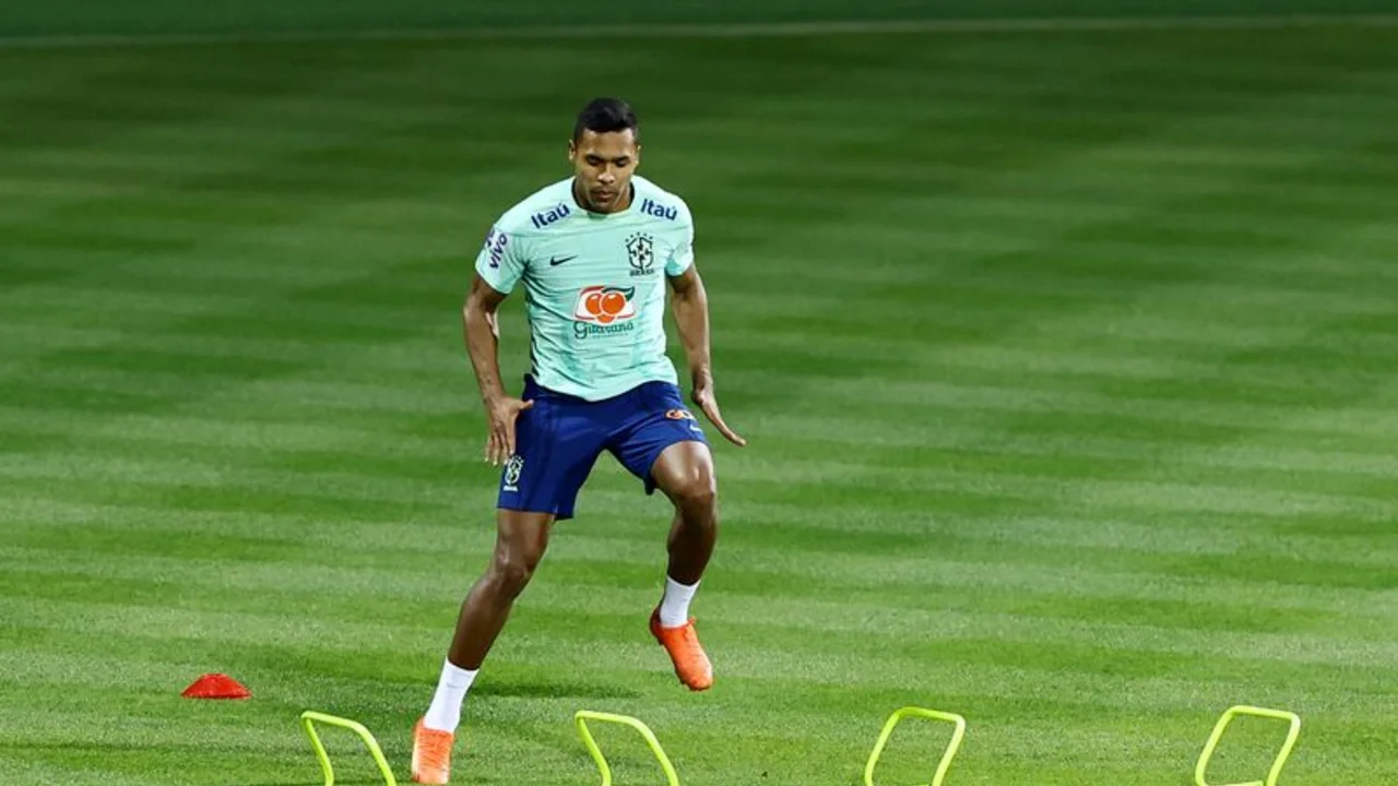 Alex Sandro de Brasil podría perderse los cuartos de final contra Croacia, dice Tite