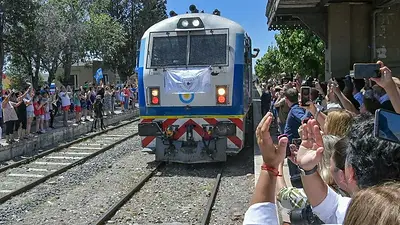 Mendoza: así recibieron al tren que volvió a funcionar después de 30 años Mendoza: así recibieron al tren que volvió a funcionar después de 30 años