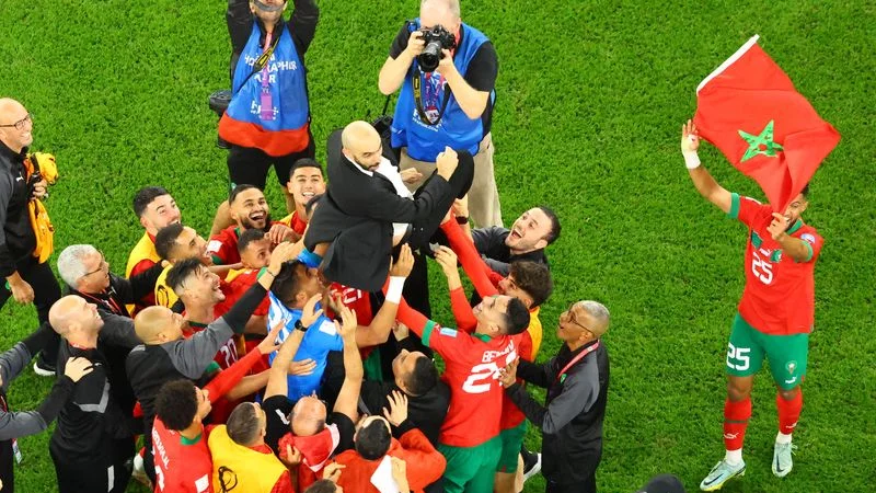 DT Regragui insta a sus jugadores y a aficionados marroquíes a soñar con seguir haciendo historia