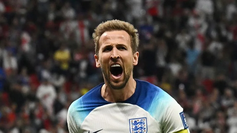Kane iguala el récord de Rooney en Inglaterra con 53 goles en derrota 2-1 ante Francia