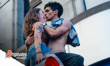 El detrás de escena de la foto viral:  "Antes del beso estaban agitando" | La plata