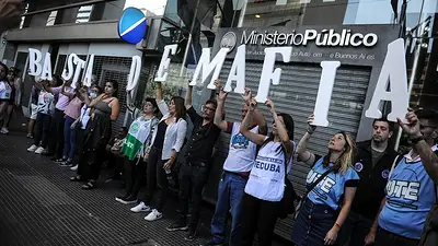 El FdT porteño marchó para exigir juicio político a D'Alessandro y Mahiques El FdT porteño marchó para exigir juicio político a D'Alessandro y Mahiques