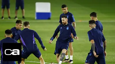 Scaloni llega a la final como el técnico que volvió a hacer sonreír a Messi y a Argentina Scaloni llega a la final como el técnico que volvió a hacer sonreír a Messi y a Argentina