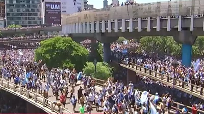 Argentinos tomaron la autopista 25 de mayo donde pasará la Selección Argentinos tomaron la autopista 25 de mayo donde pasará la Selección