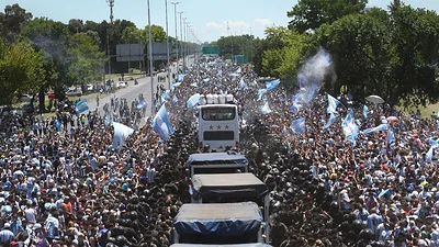 Locura multitudinaria: cómo reflejaron las tapas del mundo los festejos en Argentina Locura multitudinaria: cómo reflejaron las tapas del mundo los festejos en Argentina