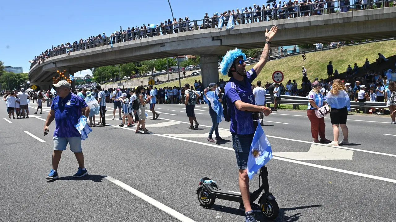 Los videos más insólitos de la calle en el festejo de la Selección: "El meneaito"