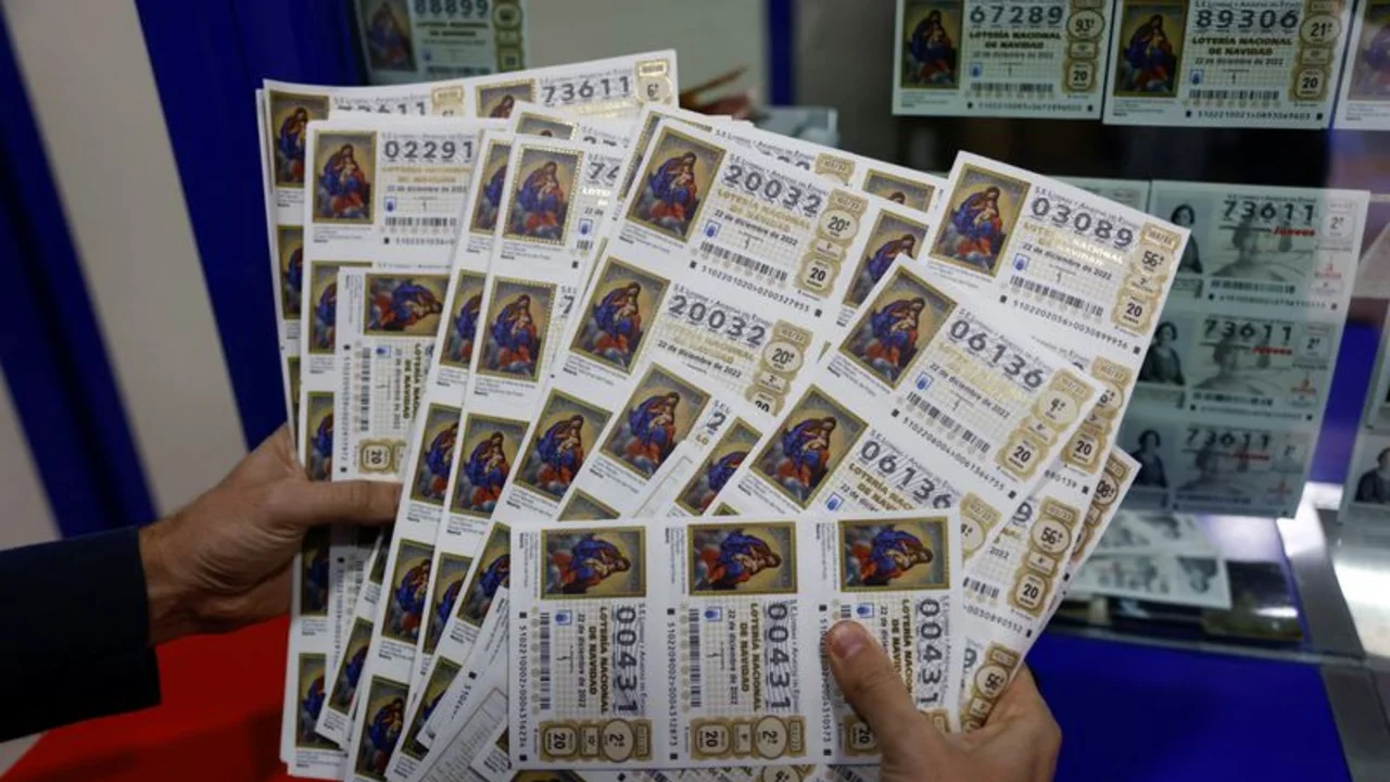 El 'Gordo' de lotería reparte dinero y alegría navideña por toda España