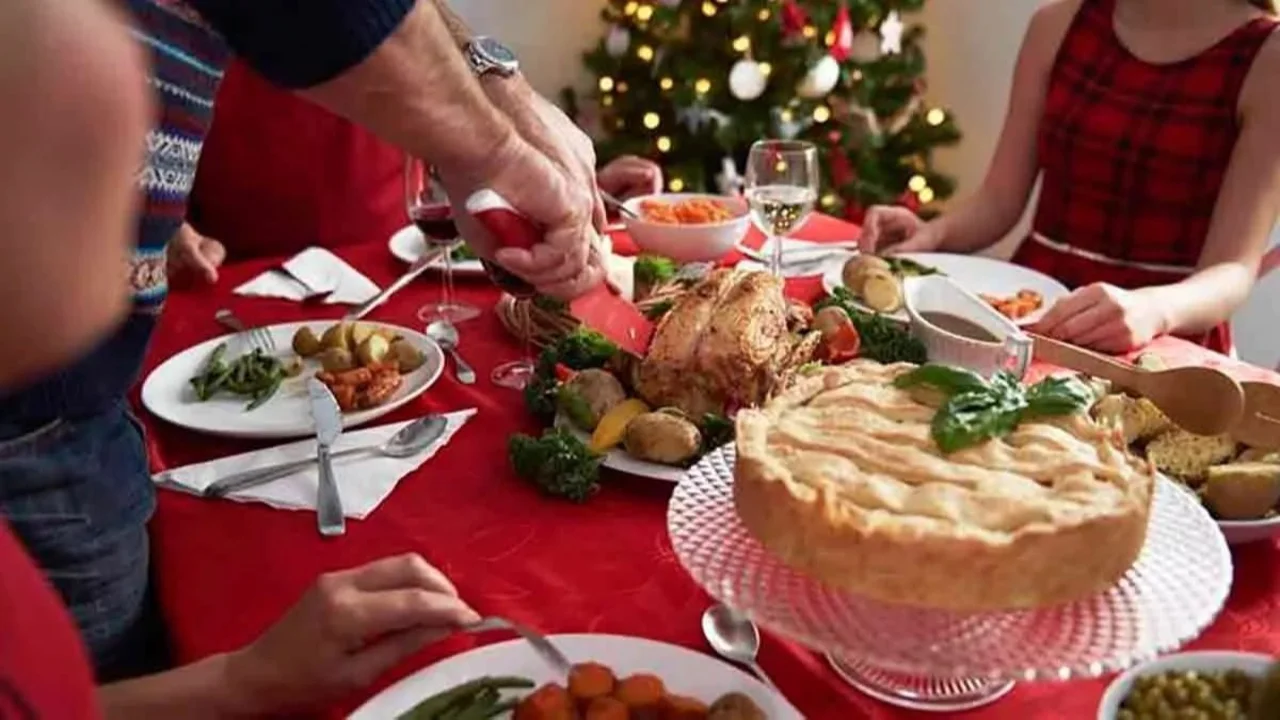 Cena de Nochebuena y Navidad: qué tener en cuenta para no sufrir una intoxicación con la comida