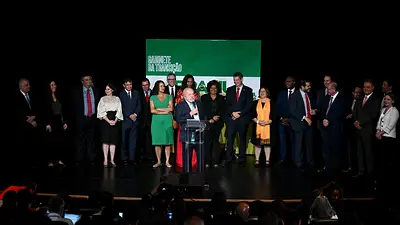 Lula anunció a más de la mitad de su gabinete Lula anunció a más de la mitad de su gabinete