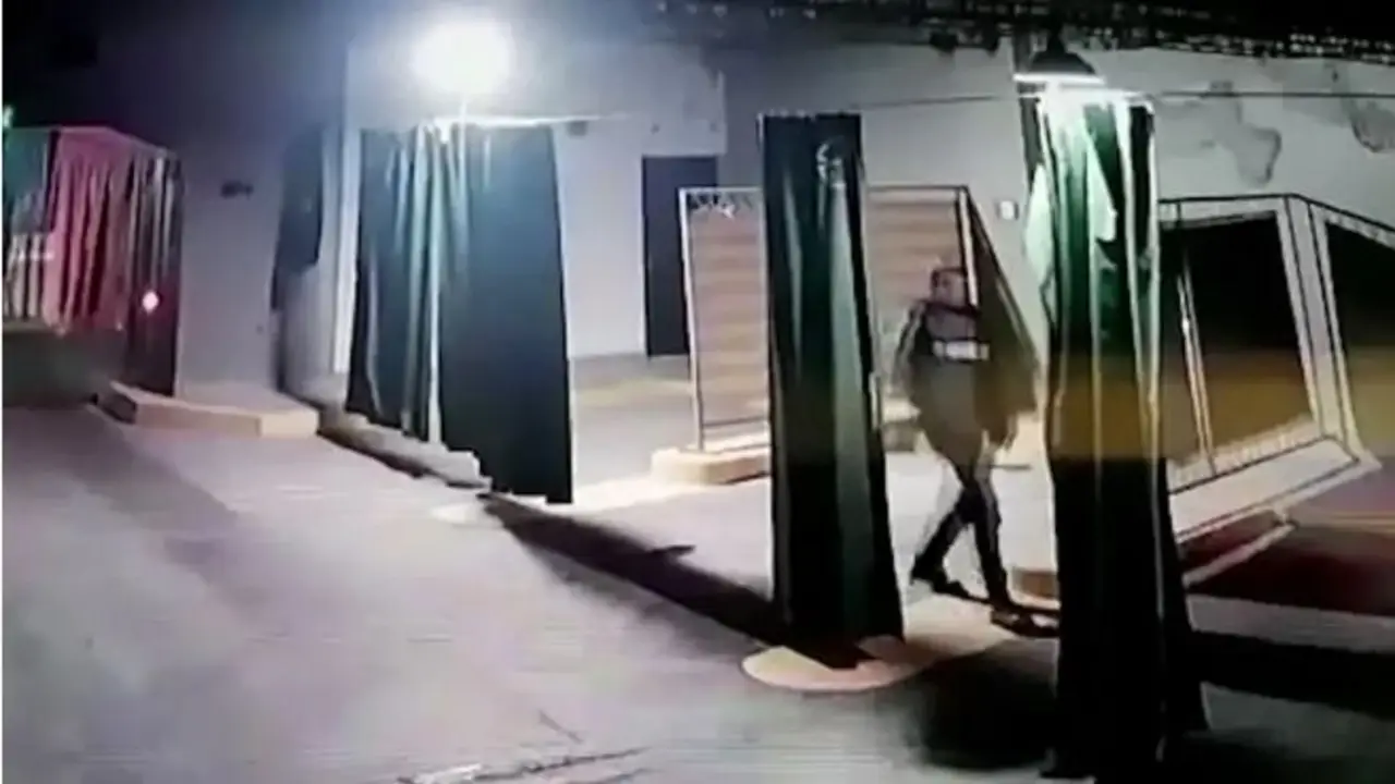 Fue a un telo con su pareja y sufrió un insólito robo dentro del lugar.