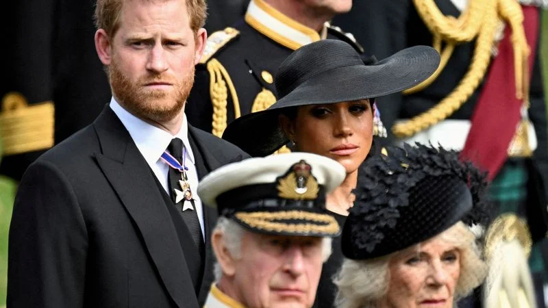 Enrique y Meghan tachan de "maniobra de relaciones públicas" la disculpa del Sun por columna ofensiva