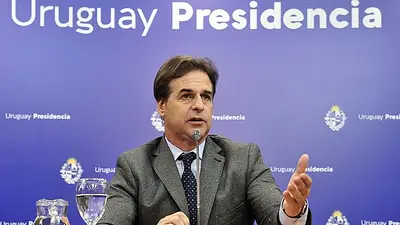 Insólito: Lacalle Pou pidió designar embajador en Venezuela tras criticar la "falta de democracia" Insólito: Lacalle Pou pidió designar embajador en Venezuela tras criticar la "falta de democracia"