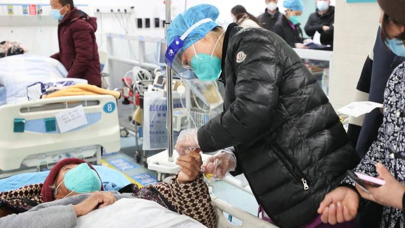 Alerta: afirman que el brote de covid en China es un "caldo de cultivo" de nuevas variantes