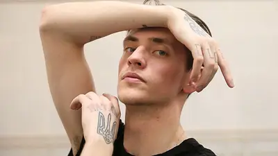Un teatro italiano cancela un espectáculo de un bailarín ruso con tatuajes de Putin Un teatro italiano cancela un espectáculo de un bailarín ruso con tatuajes de Putin