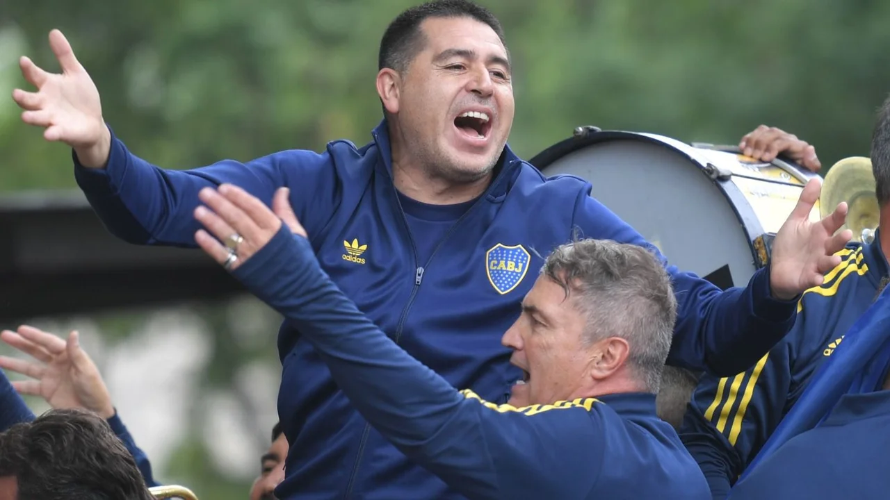Riquelme le habló a los hinchas de Boca: "No podemos dejar que intervengan el club"