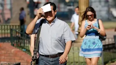 Personas sufriendo calor Personas sufriendo calor