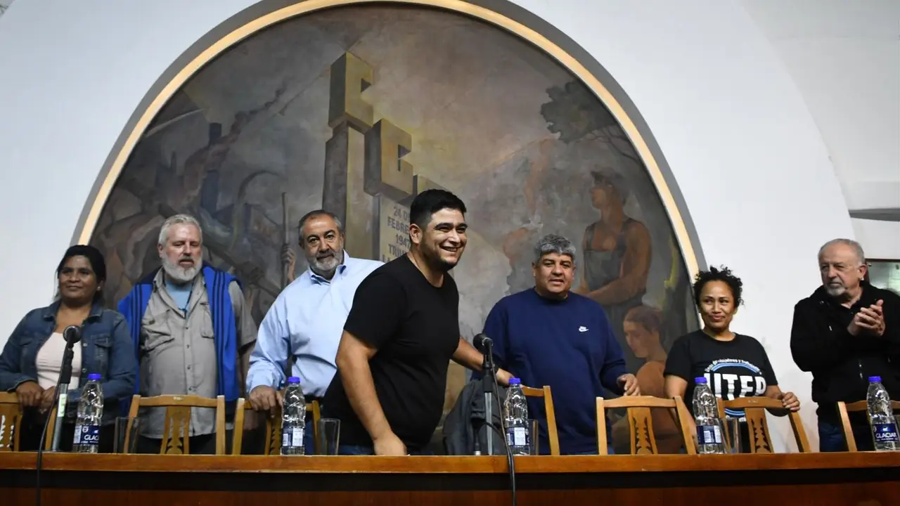 Macri salió a criticar la foto de unidad de la CGT, la CTA y las organizaciones sociales