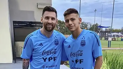 Claudio Echeverri: el joven fenómeno argentino al que muchos llaman "el nuevo Messi" Claudio Echeverri: el joven fenómeno argentino al que muchos llaman "el nuevo Messi"