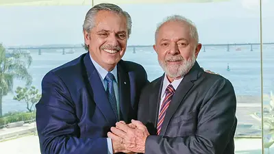 La conmovedora despedida entre Lula y Alberto Fernández tras su última cumbre del Mercosur La conmovedora despedida entre Lula y Alberto Fernández tras su última cumbre del Mercosur