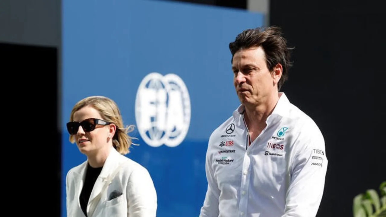 Hamilton pide cambios en la FIA tras polémica con esposa de su jefe, Toto Wolff