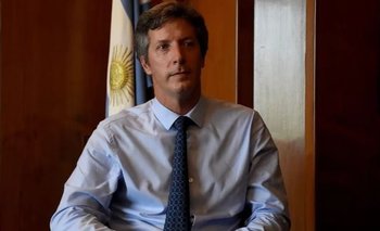 El Gobierno lanzó nueva deuda fuera de la agenda oficial para absorber dólares | Deuda