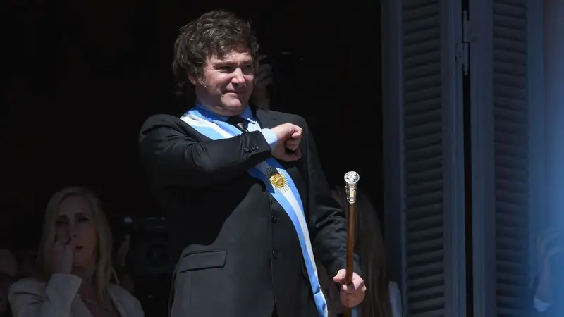 Con un video, Milei pidió "devolverle la dignidad" a las fuerzas de seguridad: "El que la hace, la paga"