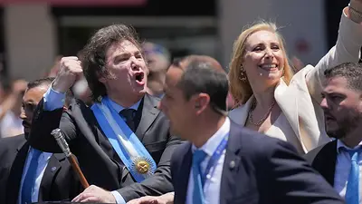 Javier Milei modificó un decreto de Macri para designar a su hermana Karina Javier Milei modificó un decreto de Macri para designar a su hermana Karina